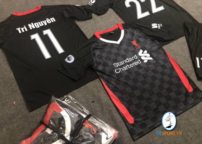 ÁO LIVERPOOL ĐEN 2020 IN CHO KHÁCH - Hình ảnh 4