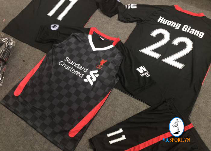 ÁO LIVERPOOL ĐEN 2020 IN CHO KHÁCH - Hình ảnh 3