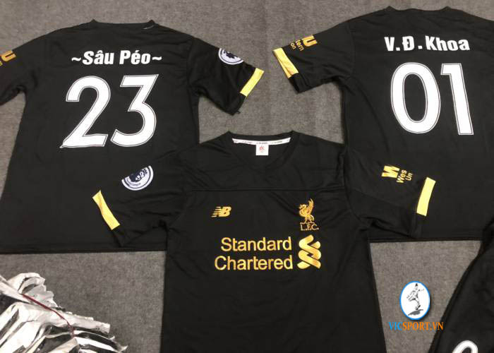 ÁO LIVERPOOL ĐEN 2019 IN CHO KHÁCH - Hình ảnh 3