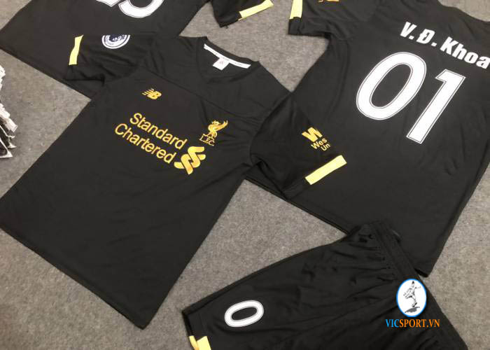 ÁO LIVERPOOL ĐEN 2019 IN CHO KHÁCH - Hình ảnh 2