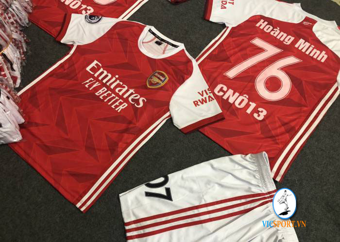 LỚP CNÔ13 TRONG MÀU ÁO ARSENAL ĐỎ - Hình ảnh 4