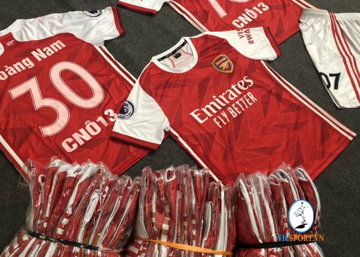 LỚP CNÔ13 TRONG MÀU ÁO ARSENAL ĐỎ - Hình ảnh 2
