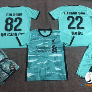 ÁO LIVERPOOL XANH TRẺ EM IN CHO KHÁCH