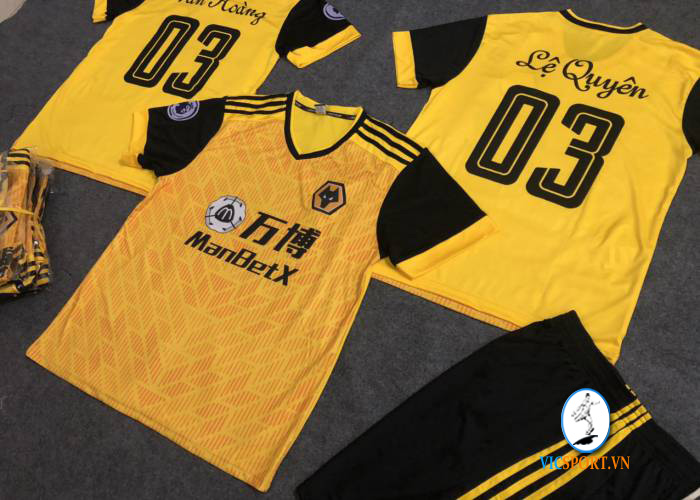 ÁO WOLVES HAMPTON VÀNG IN CHO KHÁCH - Hình ảnh 3