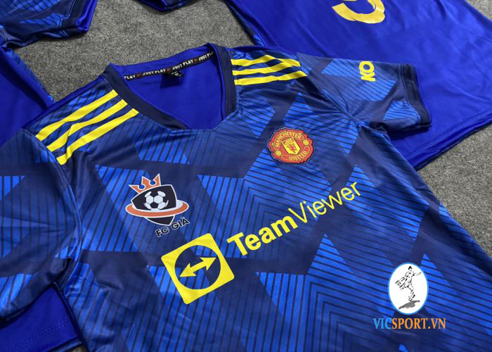 FC GIÀ TRONG MÀU ÁO MU XANH - Hình ảnh 4