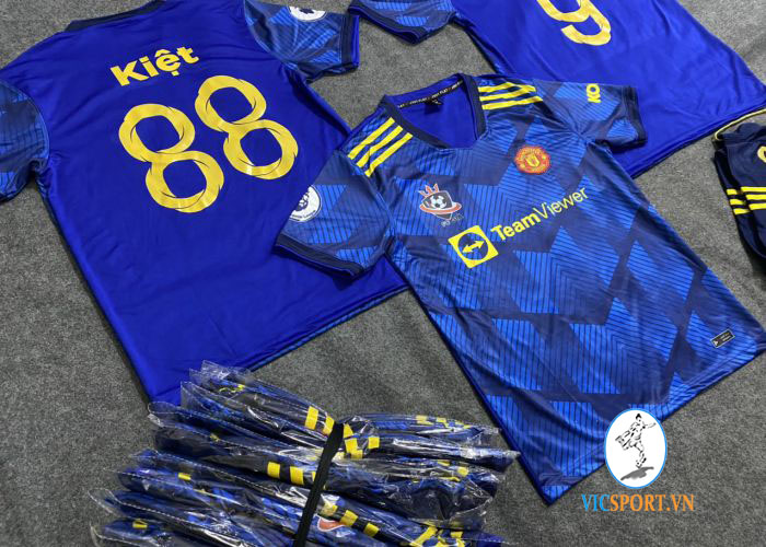 FC GIÀ TRONG MÀU ÁO MU XANH - Hình ảnh 8