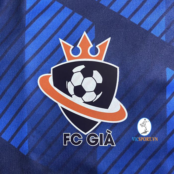 FC GIÀ TRONG MÀU ÁO MU XANH - Hình ảnh 3