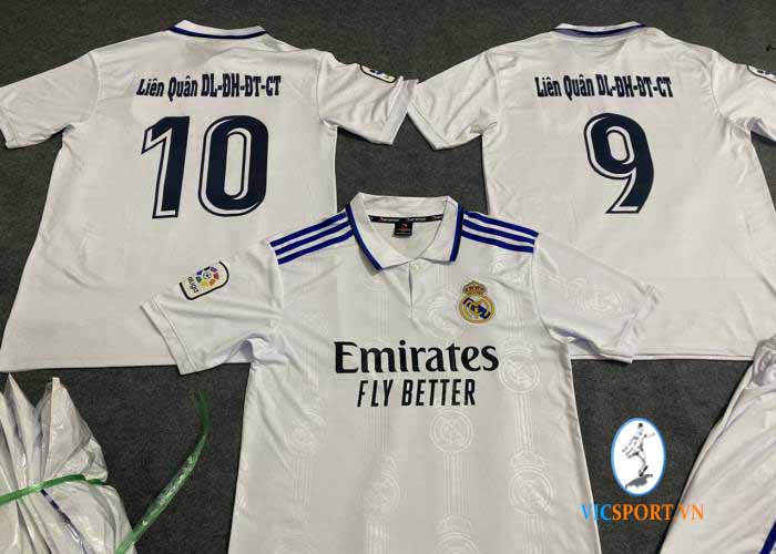 ÁO REAL TRẮNG CỔ TRỤ IN CHO KHÁCH