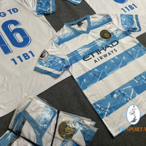 LỚP 11B1 TRONG MÀU ÁO MAN CITY