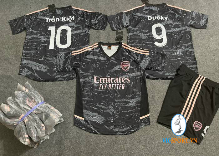 ÁO ARSENAL ĐEN HỒNG IN CHO KHÁCH - Hình ảnh 2