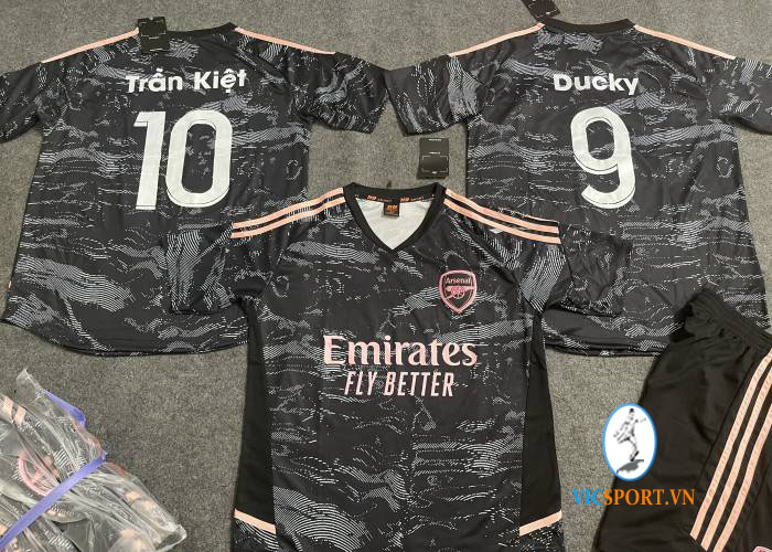 ÁO ARSENAL ĐEN HỒNG IN CHO KHÁCH - Hình ảnh 7