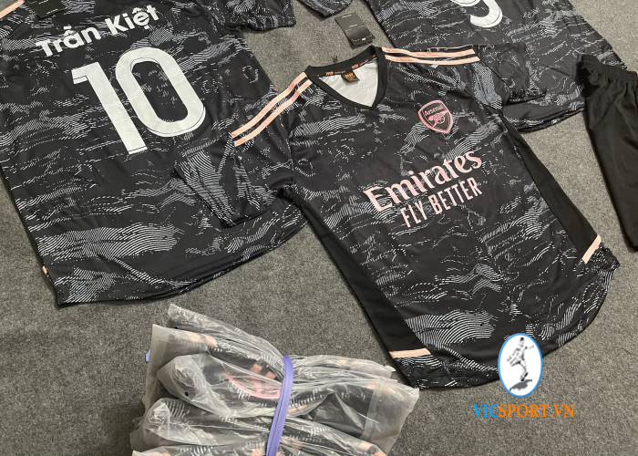 ÁO ARSENAL ĐEN HỒNG IN CHO KHÁCH - Hình ảnh 5