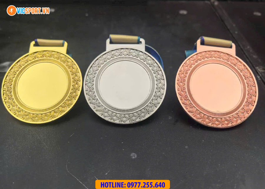 Huy chương cầu thủ sút bóng màu tím - Hình ảnh 5